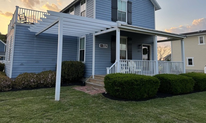 Kings Creek Landing House | Sunshine Baydream with community pool just outside Cape Charles