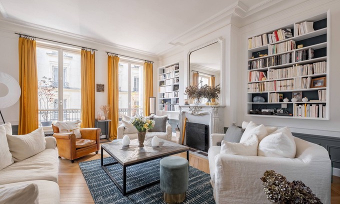 Neuilly-sur-Seine Apartment | Sunshine Delight, by Veeve