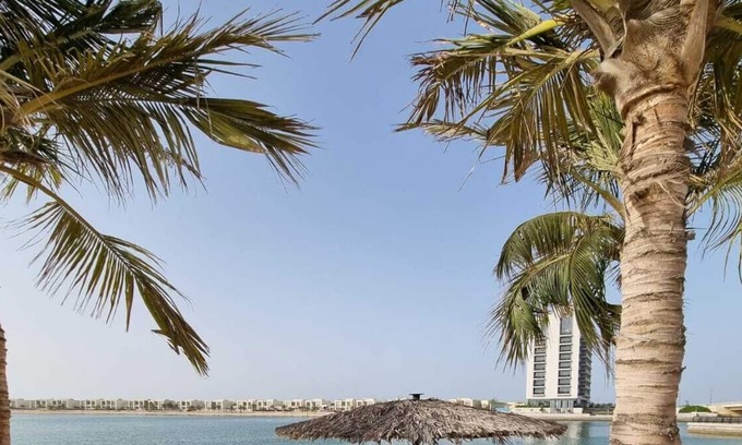 Al Riffa Apartment | Sunshine Lagoon View Large Balcony - 5m from beach!