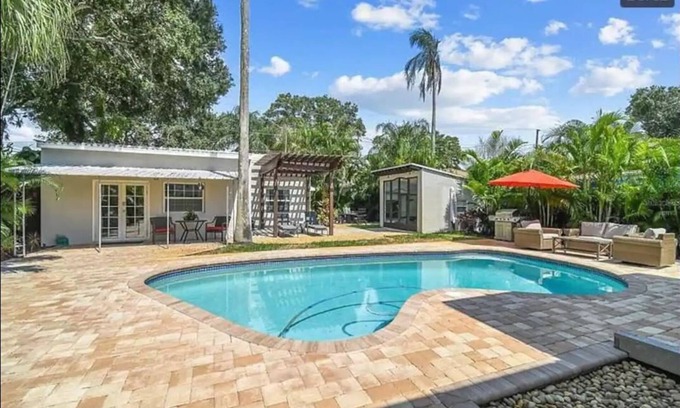 Clearwater House | Sunshine Oasis