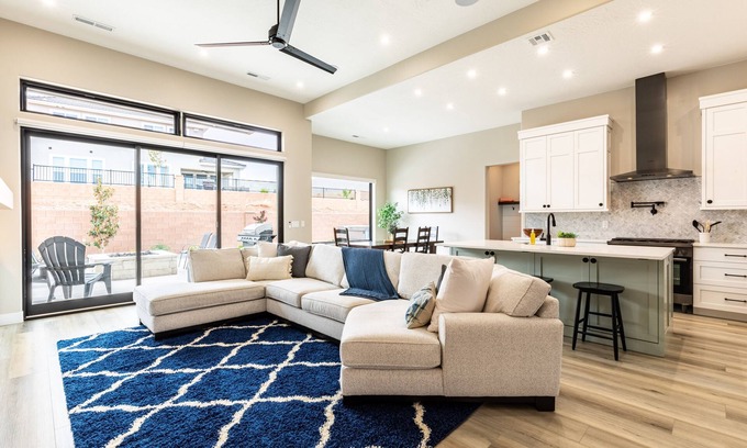 Washington House | Sunshine Retreat New Listing Hot Tub and Firepit