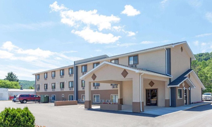 Bath Hotel | Super 8 by Wyndham Bath Hammondsport Area
