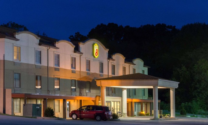 Homewood Hotel | Super 8 by Wyndham Beaver Falls