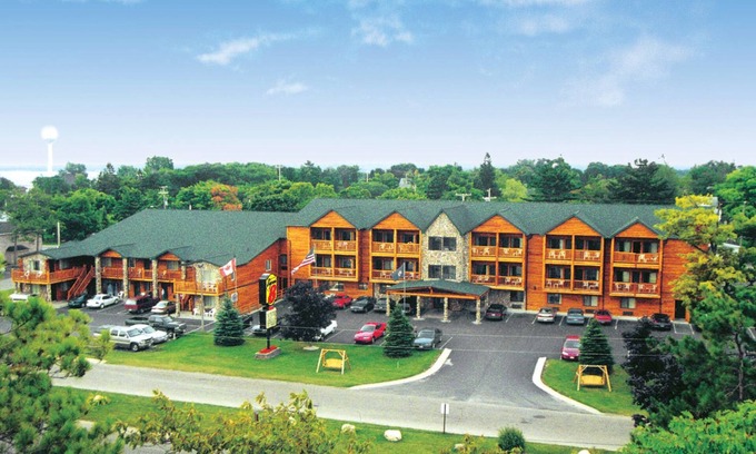 Mackinaw City Hotel | Super 8 by Wyndham Bridgeview of Mackinaw City