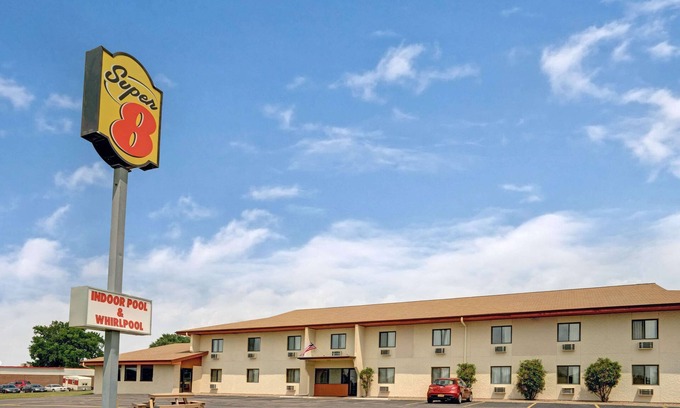 Buffalo Hotel | Super 8 by Wyndham Buffalo