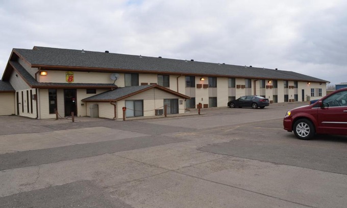 Devils Lake Hotel | Super 8 by Wyndham Devils Lake