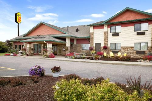 Virginia Hotel | Super 8 by Wyndham Eveleth
