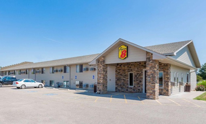 Kearney Hotel | Super 8 by Wyndham Kearney