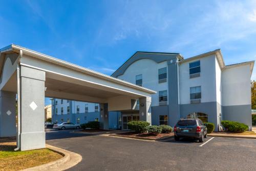 La Grange Hotel | Super 8 by Wyndham La Grange KY