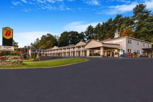 Lake George Hotel | Super 8 by Wyndham Lake George/Downtown