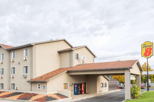 Logan Hotel | Super 8 by Wyndham Logan