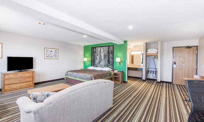 Sioux City Hotel | Super 8 by Wyndham Sioux City South