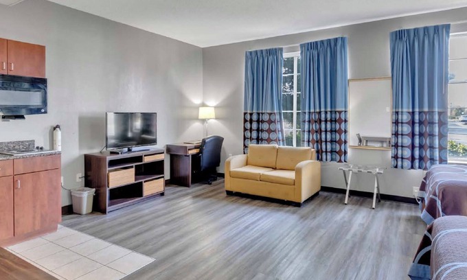 Smithfield Hotel | Super 8 by Wyndham Smithfield/Selma