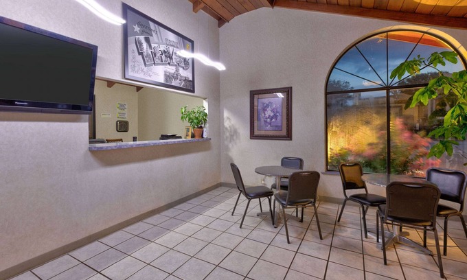 Vernon Hotel | Super 8 by Wyndham Vernon