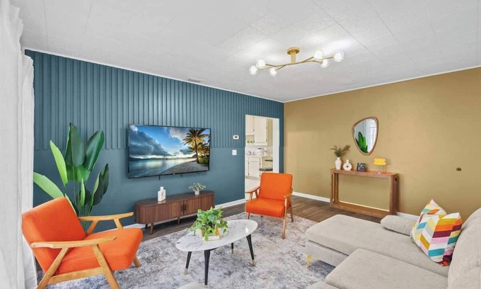 Historic Downtown Kissimmee House | SUPER BOHO - At Lake Toho, Fishing, VINTaGE VIBEs