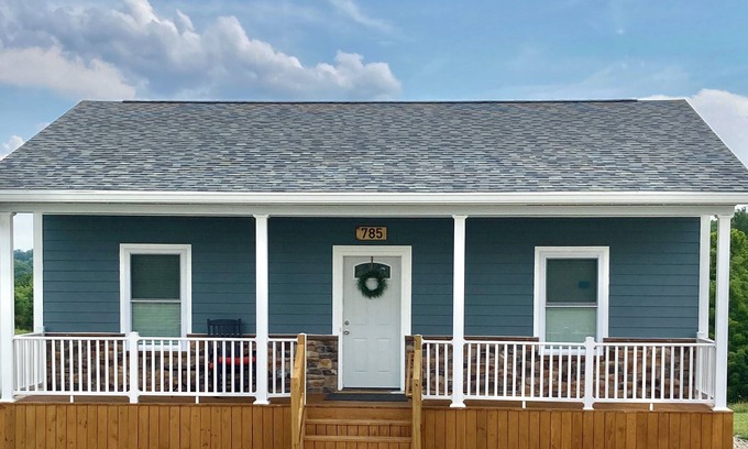 Dry Ridge House | Super cute and Cozy 2-bedroom house with AC and WiFi in dry ridge