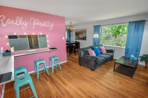 Southeast House | Super Cute Five Bedroom Home in Denver Perfect For Girls Trips