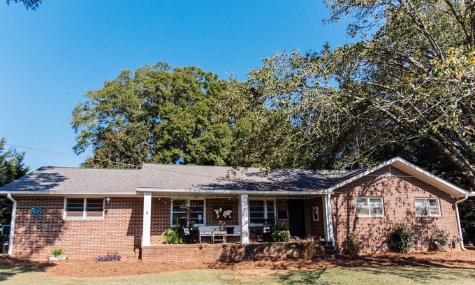 Watkinsville House | Super Cute Game Day House in Downtown Watkinsville