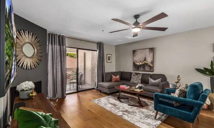 Camelback East Condo | Super Host w/23 reviews on Airbnb! Fantastic Location- Biltmore Luxury Condo