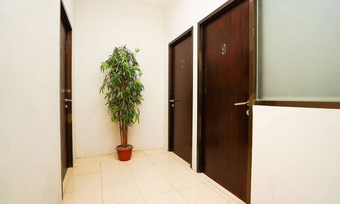 Gubeng Hotel | Super OYO Capital O 1086 2oscar