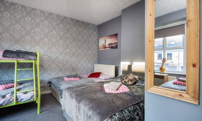 Newcastle-upon-Tyne Apartment | Super Spacious House Newcastle
