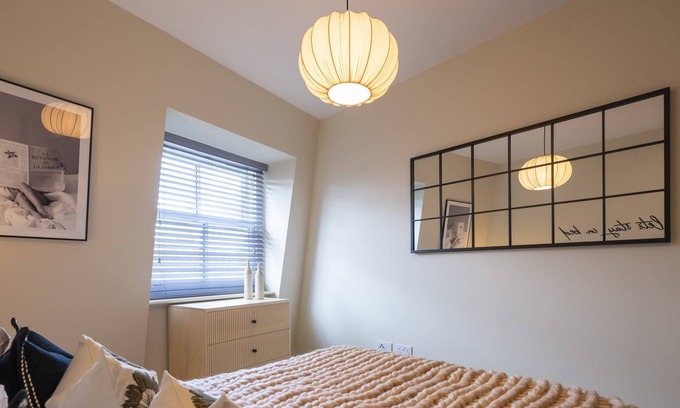 Maidenhead Apartment | Super Vibrant 2 Bedroom With Parking