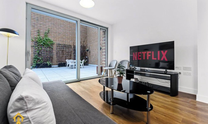 Bromley South Apartment | Superb 3bed 3bath Penthouse near Canary Wharf