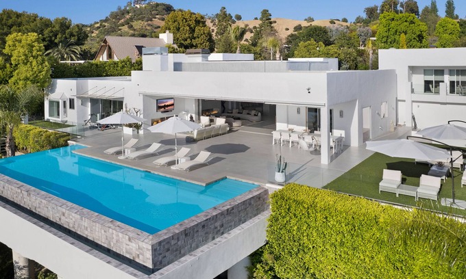 Beverly Hills House | Superb 6-bedroom exquisite contemporary masterpiece in Beverly Hills.