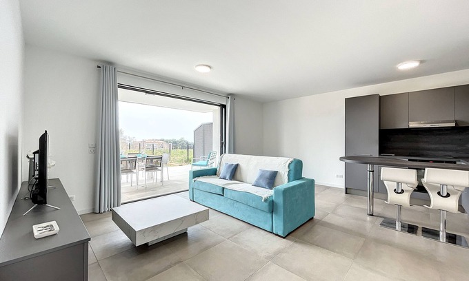Molini Apartment | Superb air-conditioned apartment with terrace and grounds 5 minutes from the beach on foot
