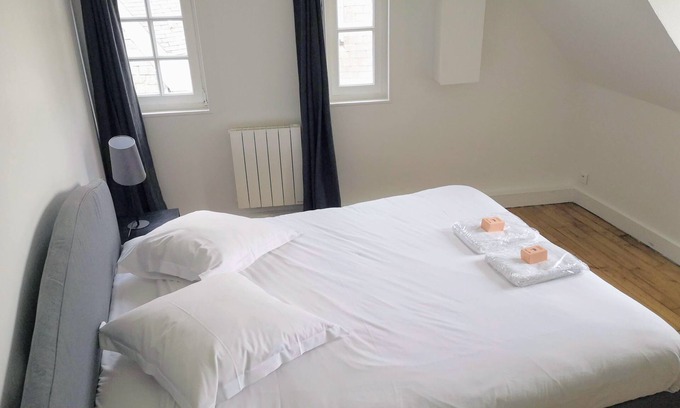 Vannes Apartment | Superb apartment - heart of old town - Cathedral view