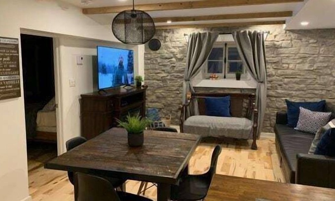 Quartier 5-4 Condo | Superb apartment in a heritage building