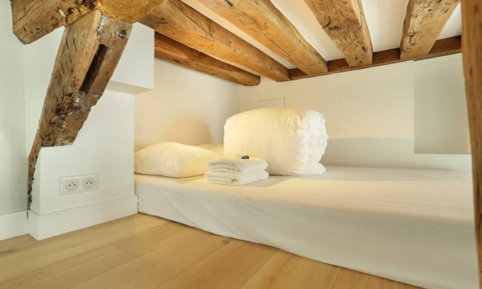 Saint-Merri Apartment | Superb Apartment Le Marais Center of Paris