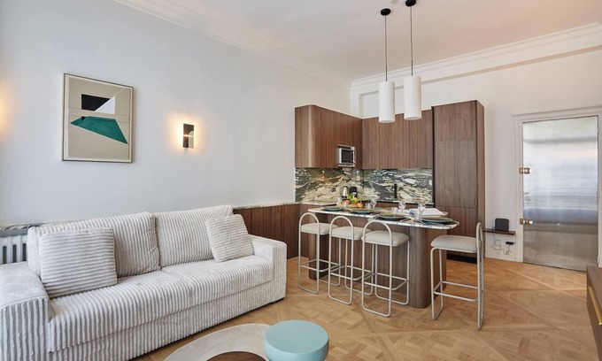 Faubourg-du-Roule Apartment | Superb Apartment on the Champs Elysees