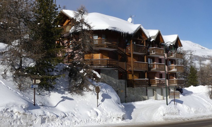 Les Claux Apartment | SUPERB Duplex 8-10 people, Vars Les Claux center, ski slopes, 97m2