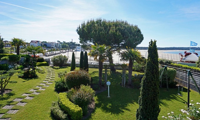 Saint-Georges-de-Didonne Apartment | Superb 4-person apartment facing the beach