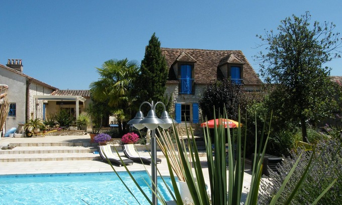 Pomport Cottage | Superb gîte with private heated pool, air-conditioned rooms
