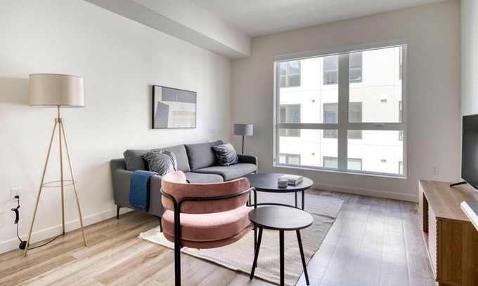 Hayward Apartment | Superb Hayward 1BR w/Heated Pool & On-Site Dining, by Blueground