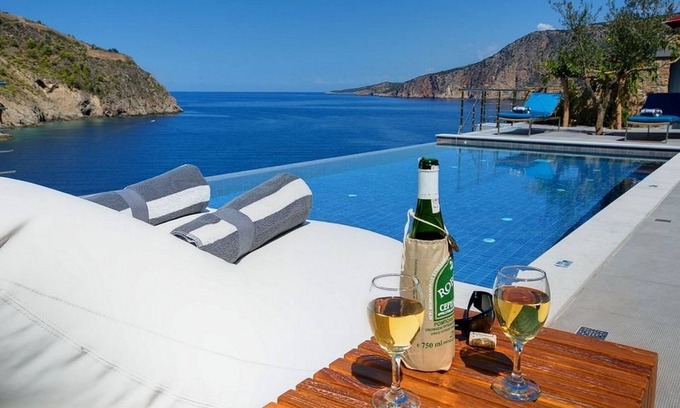 Frourion Villa | Superb Kefalonia Villa | Villa Allen | 1 Bedroom | Seafront