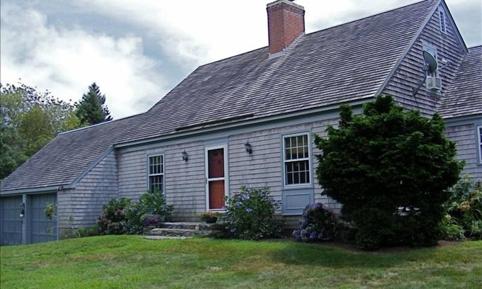 Little Compton House | Superb Location on Quiet Laneway. Just lowered June & September rates!