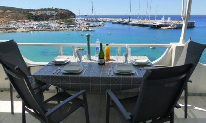 Santa Ponsa Apartment | Superb luxury 2 bedroom front line apartment with superb sea views. nnnnnnnn
