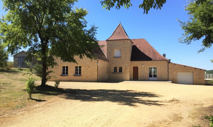 Allas-les-Mines House | SUPERB SPACIOUS VILLA WITH GATED PRIVATE POOL, GARDEN AND VIEWS CLOSE BY SARLAT