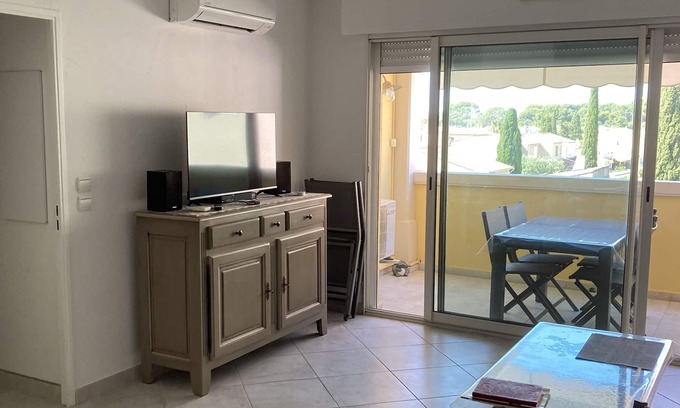 La Londe-les-Maures House | Superb T3 with terrace, clear view, 5mn beach and port by car