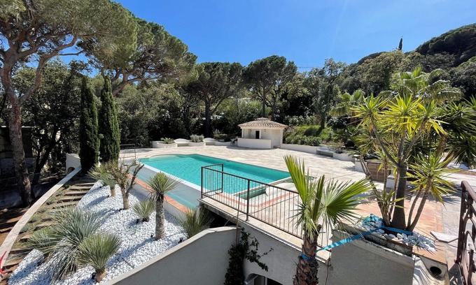 La Nartelle House | Superb VILLA 100 m from the beach with swimming pool