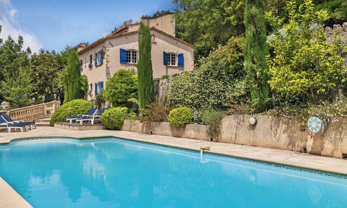 Mouans-Sartoux Villa | Superb villa with 5 bedrooms, 5 bathrooms, swimming pool and garden not overlooked