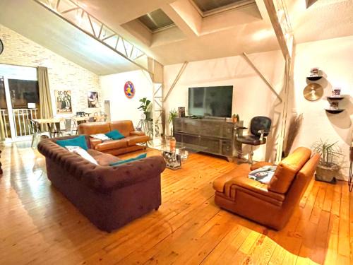 Brive-la-Gaillarde Apartment | Superbe LOFT centre-ville - Sauna - parking privé -Clim- 1 à 10personnes