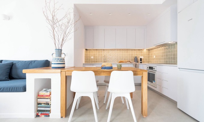 Drios Apartment | Superior Two-Bedroom Upper Floor Apt with Sea View By Triotissa Local Living D