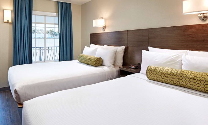 Pacific Beach Hotel | SureStay Hotel by Best Western San Diego Pacific Beach