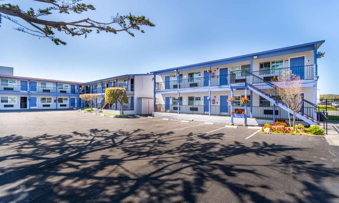 Seaside Hotel | SureStay Hotel by Best Western Seaside Monterey