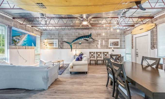 Fort Walton Beach Apartment | Surf Loft: cool, chill & convenient 2 all the fun!