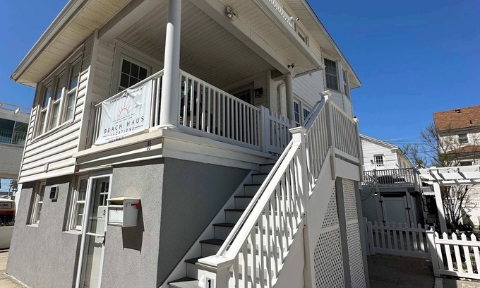 Ocean City House | Surf Ocean Side Entire Building Sleeps 17 By Beach